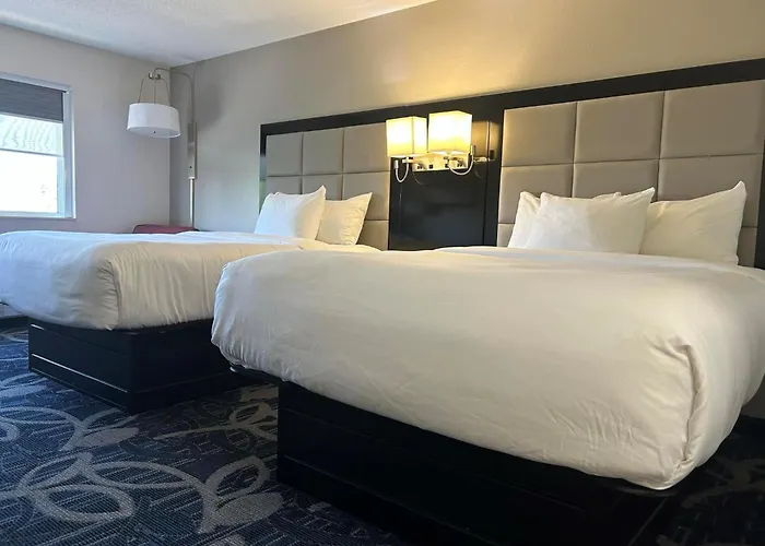 Comfort Inn & Suites Liverpool - Syracuse