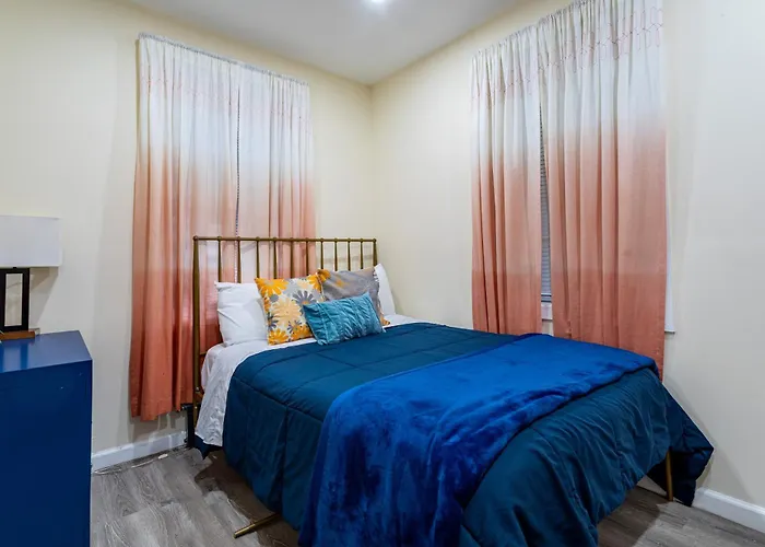 Pet friendly Upscale Relax 2 Bedroom Near Yankee Stadium 14 Min Drive New Rochelle