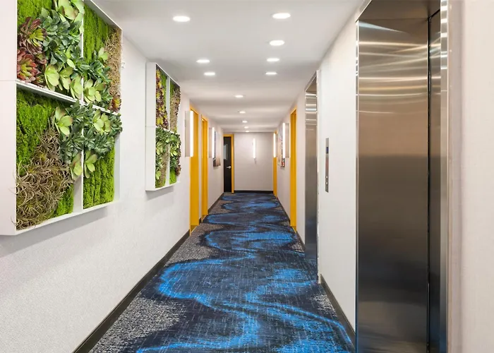 Glo Best Western Bronx Nyc New York