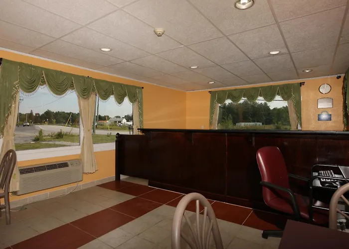 Days Inn By Wyndham Queensbury/Lake George
