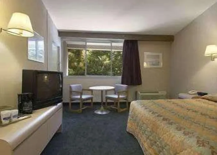 Knights Inn Liberty