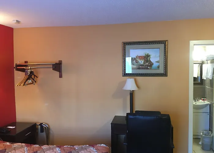 Pet friendly Travelodge By Wyndham Bay Shore Long Island