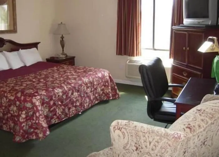 Pet friendly Colonie Inn And Suites Latham