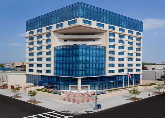 Vista Lic Hotel, Premier Collection By Best Western New York