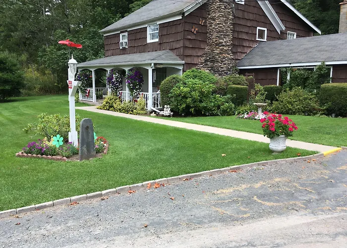 Pet friendly Cave Mountain Motel Windham
