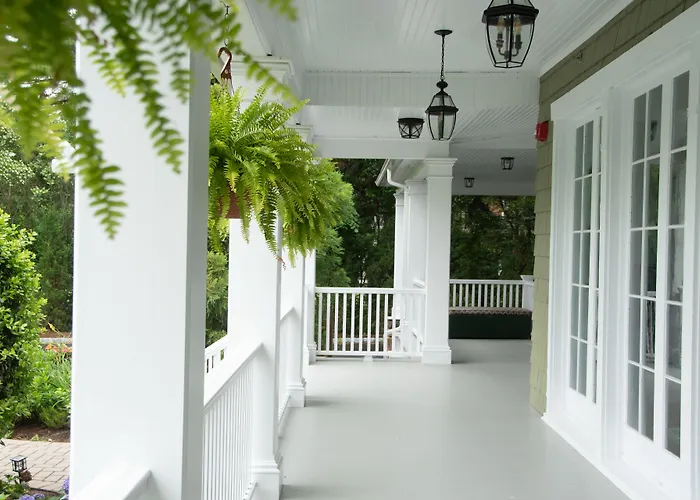 The Ocean Bay House Bed & Breakfast Bay Shore