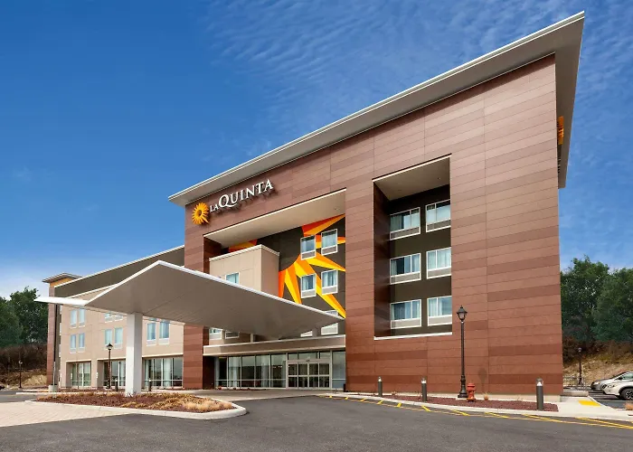 Pet friendly La Quinta Inn & Suites By Wyndham Middletown
