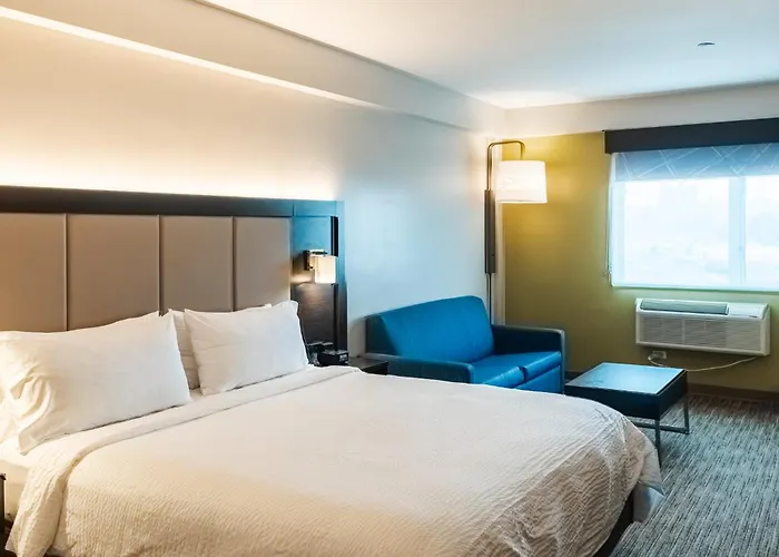 Holiday Inn Express Maspeth By Ihg New York Avec Terrain de Golf