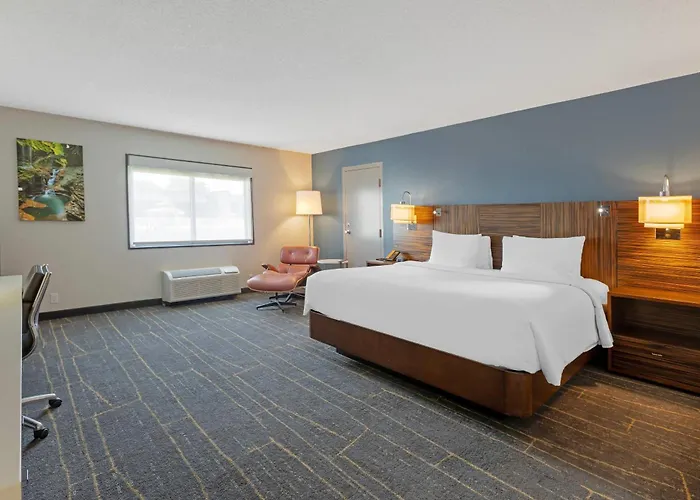 The Lux Hotel & Conference Center, An Ascend Collection Hotel Waterloo