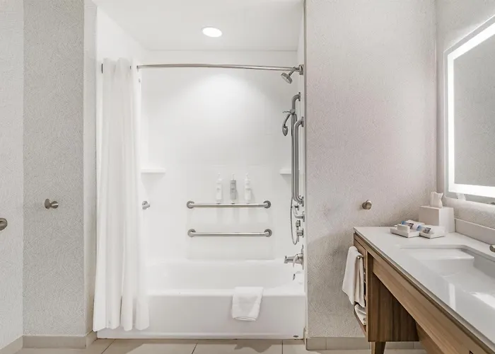 Home2 Suites By Hilton Queensbury Lake George With a Casino