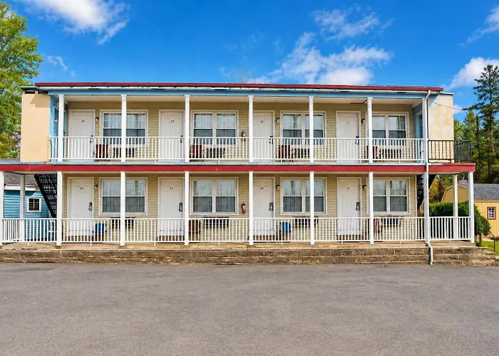 Pet friendly Oyo Hotel Starlite Seneca Falls