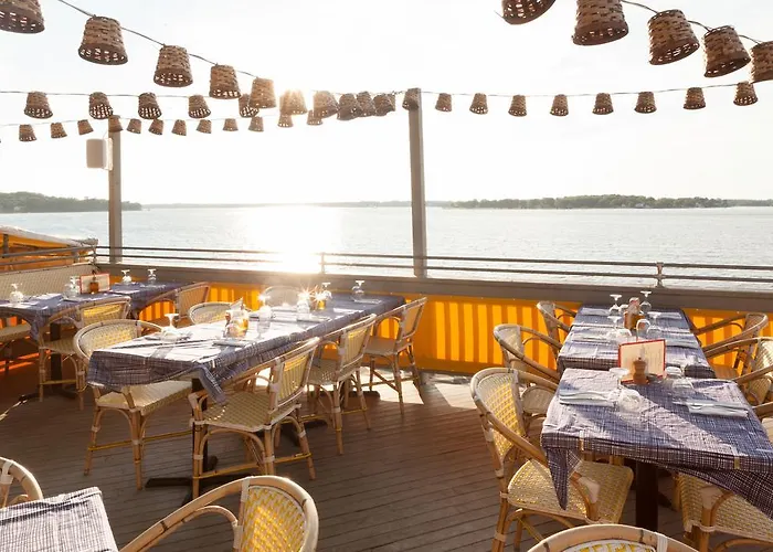 Pet friendly Sunset Beach Shelter Island