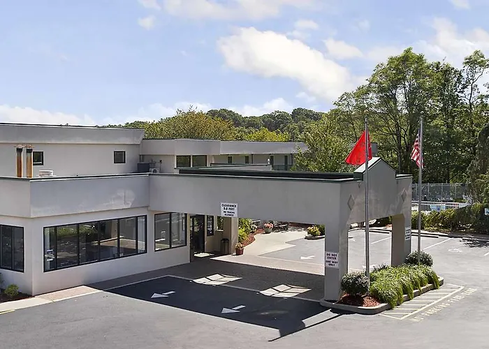 Yonkers hotels near Empire City Casino