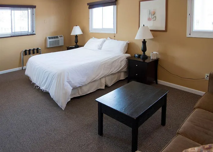 Pet friendly Country Inn At Jamesport Riverhead
