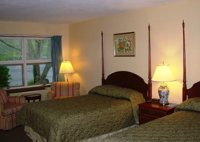 Red Carpet Inn On The Lake - Oneonta