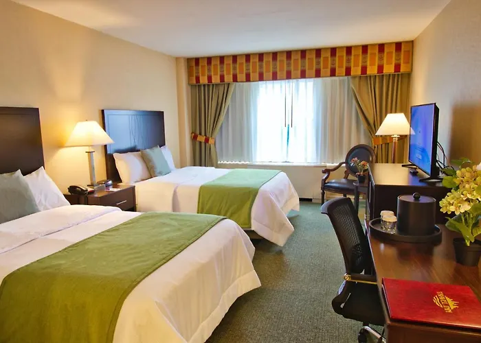 New York Hotels With Pool