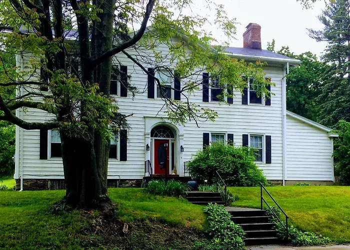 Pet friendly Gardner Farm Inn Troy